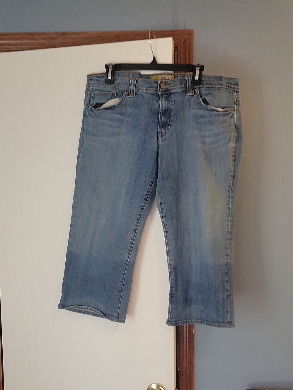 Old Navy Women’s Light Blue Stretch Low waist Denim Capri Jeans